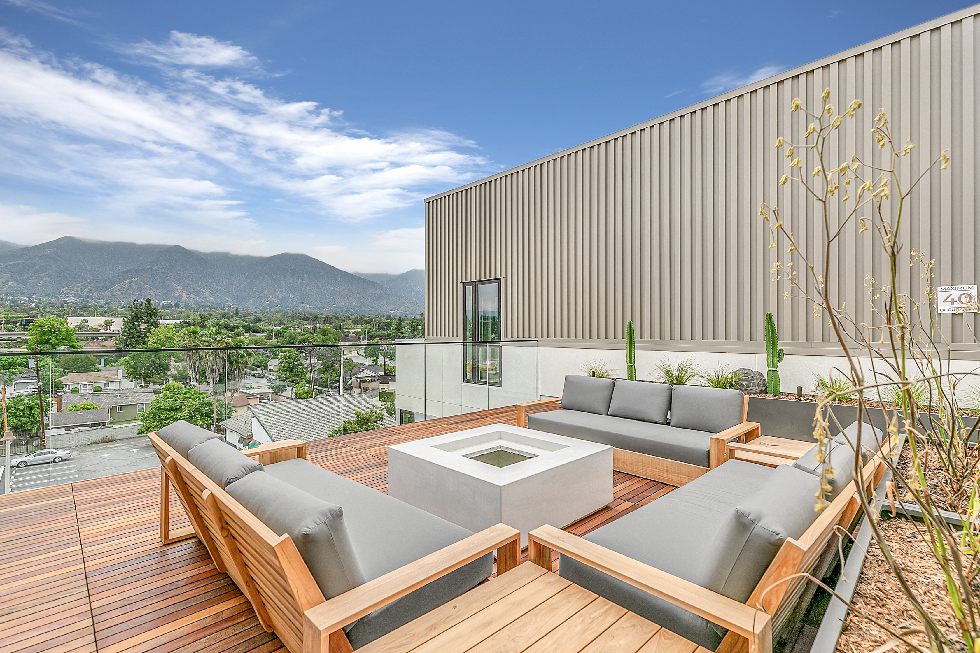 The Rinrose apartment with a rooftop deck and furniture overlooking the mountains.