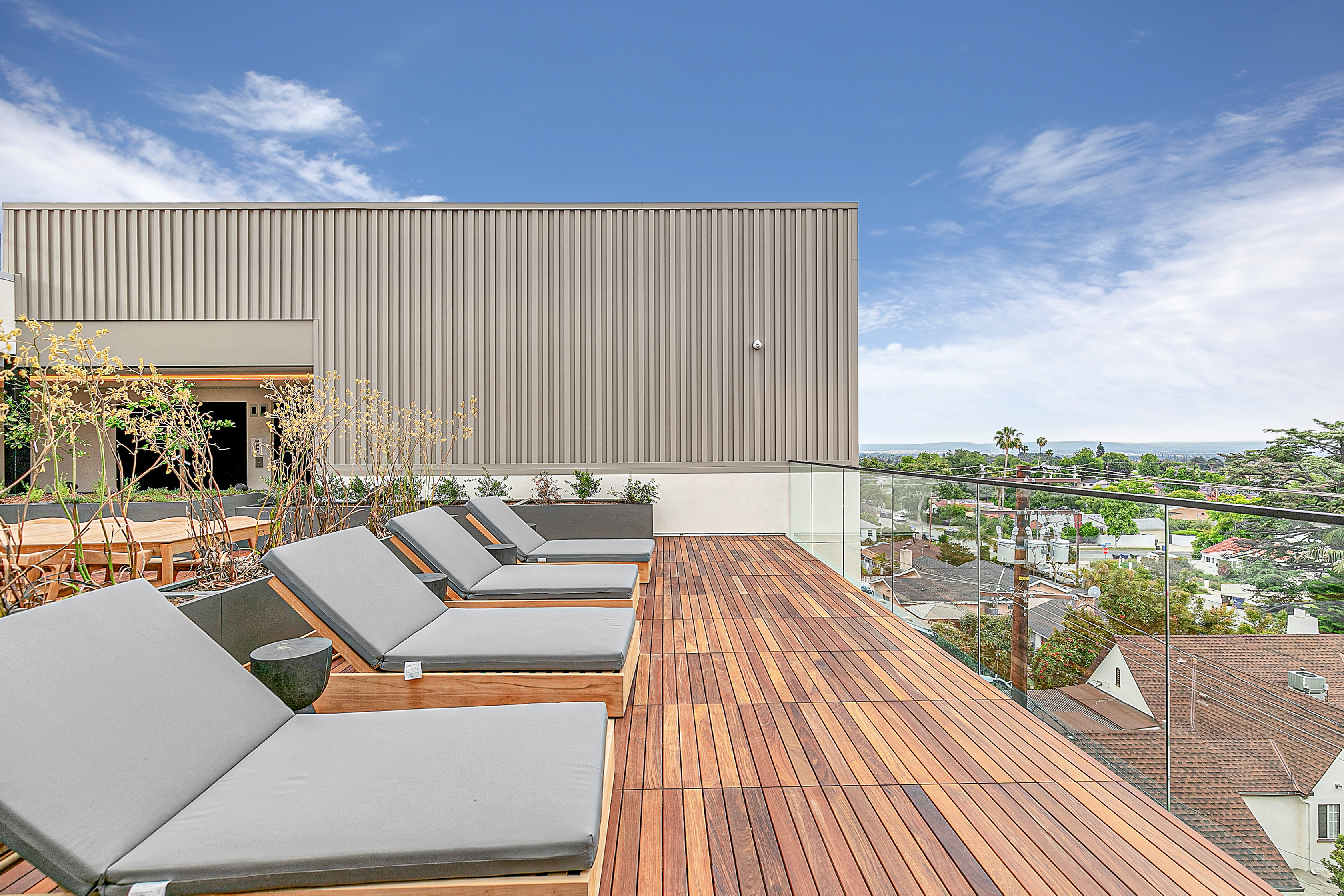 A wooden deck on a multifamily house in The Rinrose apartment.